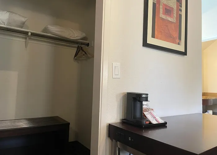 Days Inn&Suites Santa Cruz