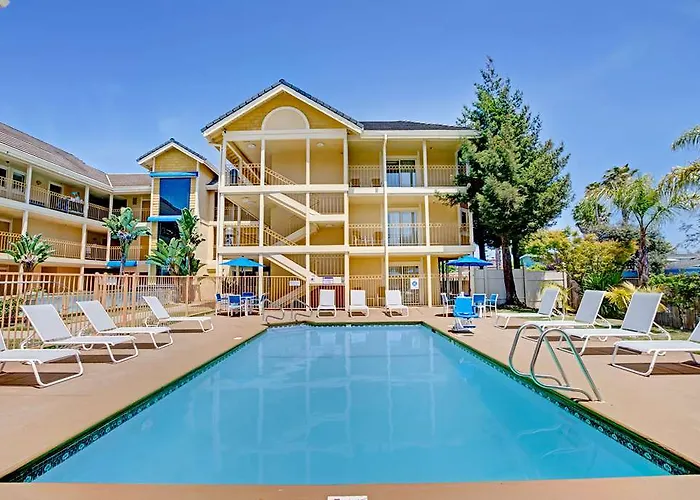 Days Inn&Suites Santa Cruz