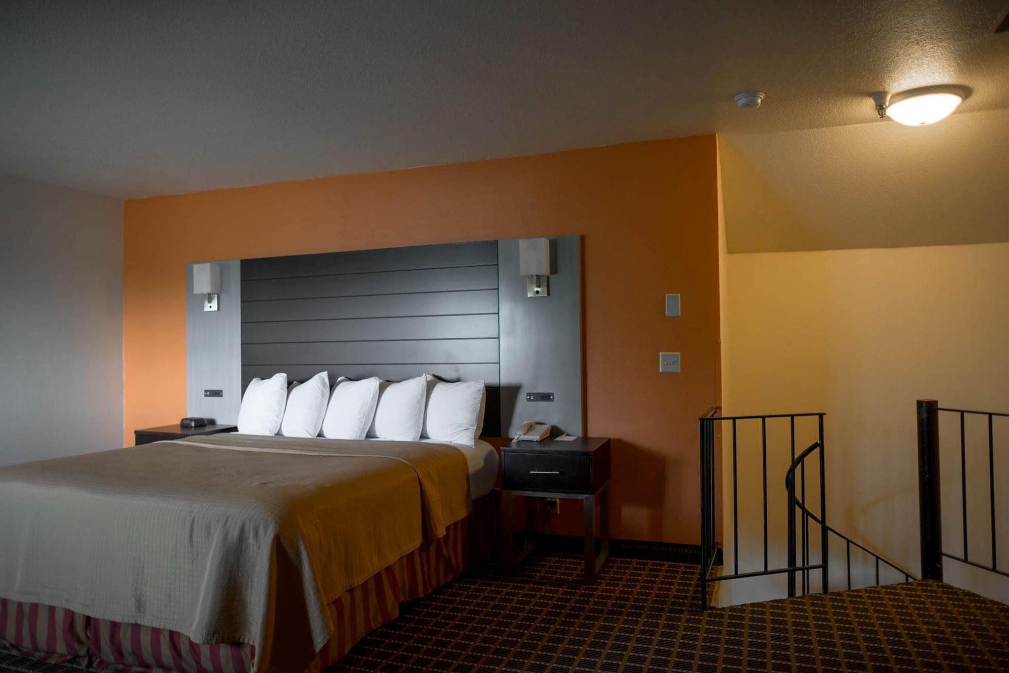 Days Inn&suites Hotel 2*