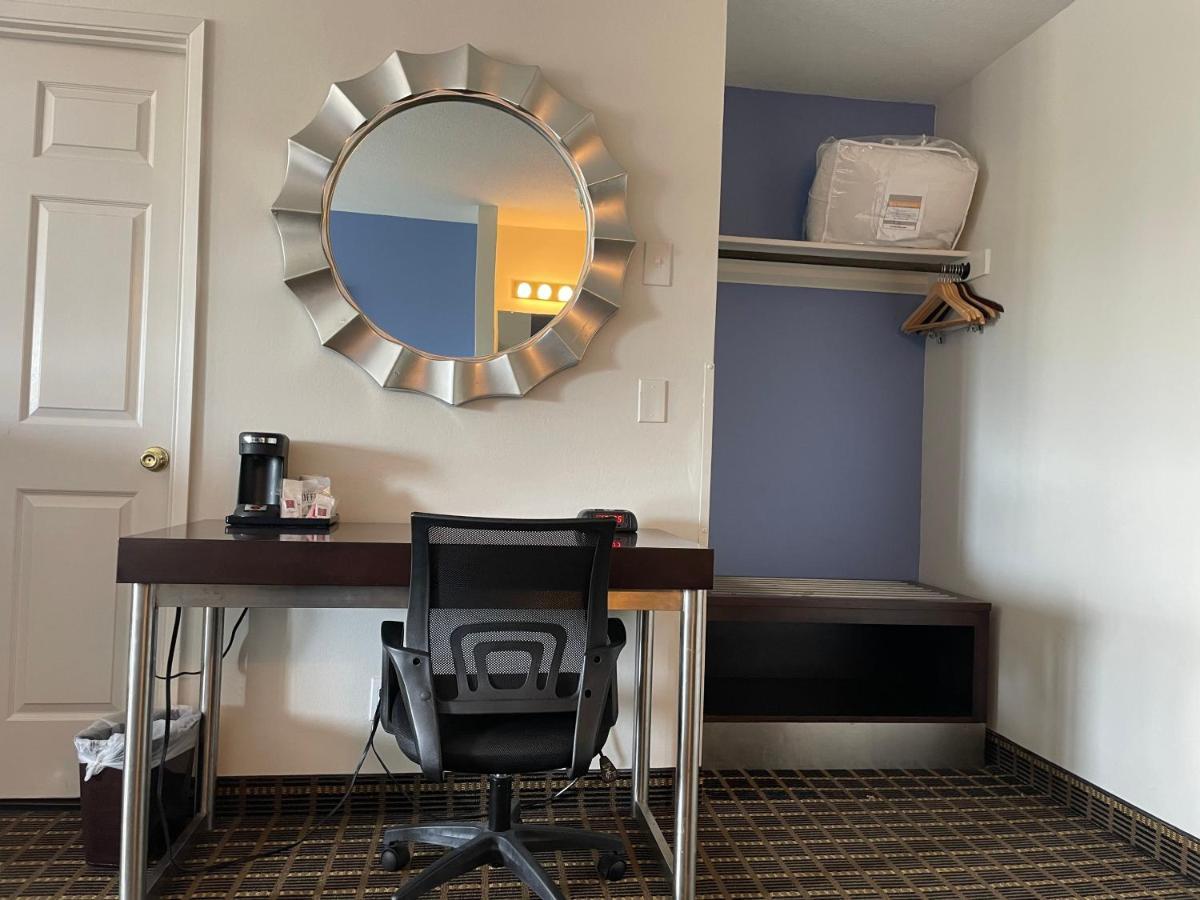 Days Inn&suites Hotel