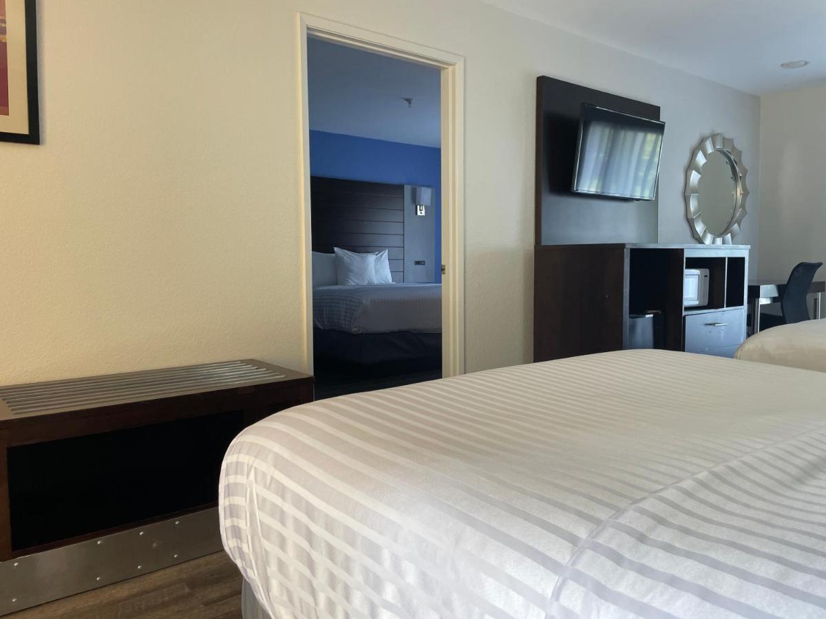 Hotel Days Inn&suites Santa Cruz