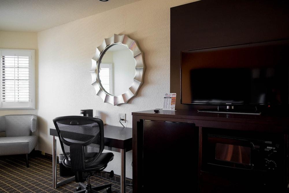 Hotel Days Inn&suites