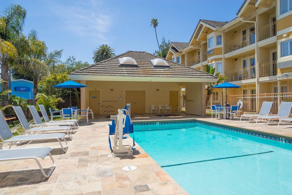 Hotel Days Inn&suites 2*