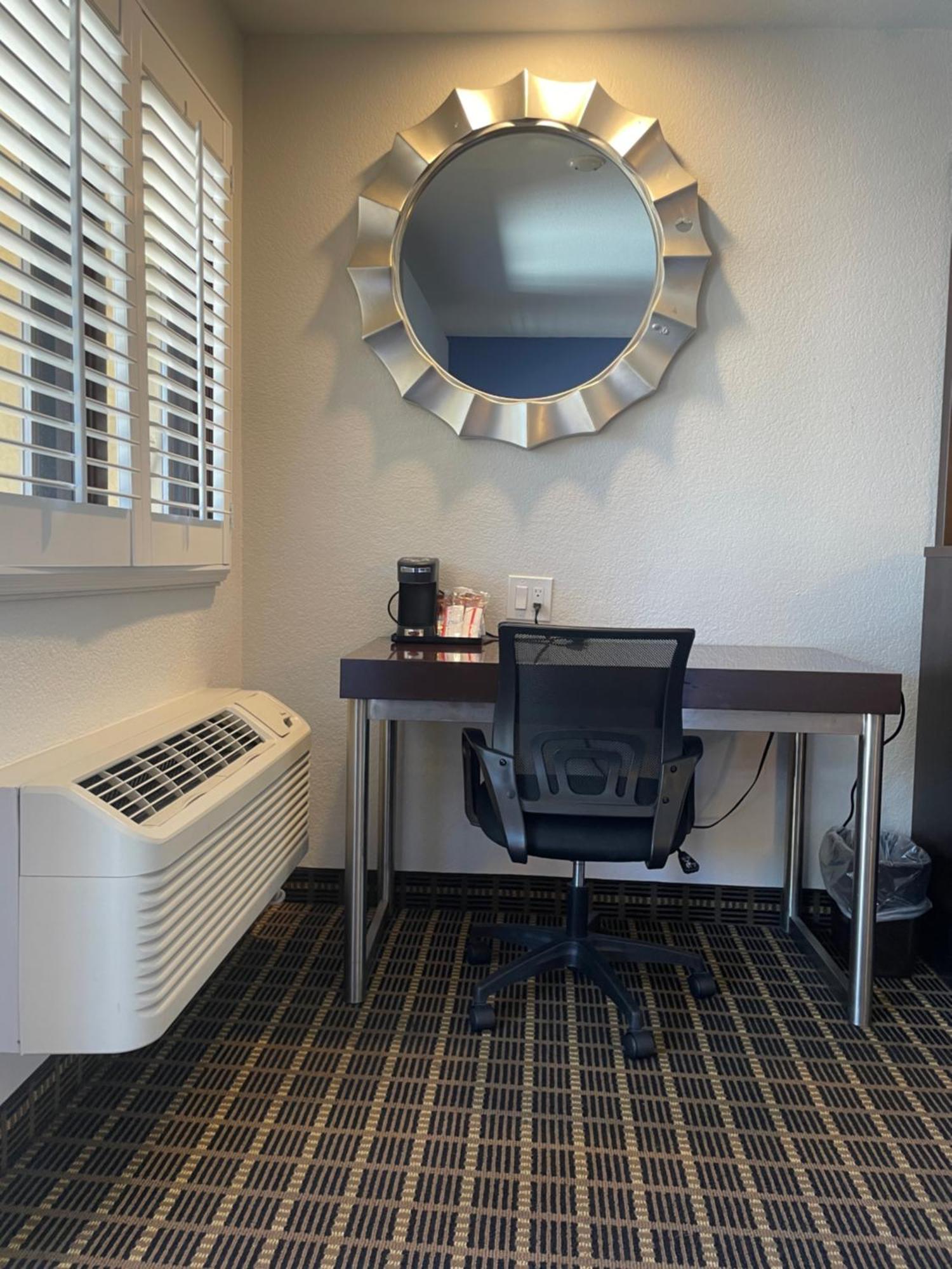 Days Inn&suites Hotel 2*