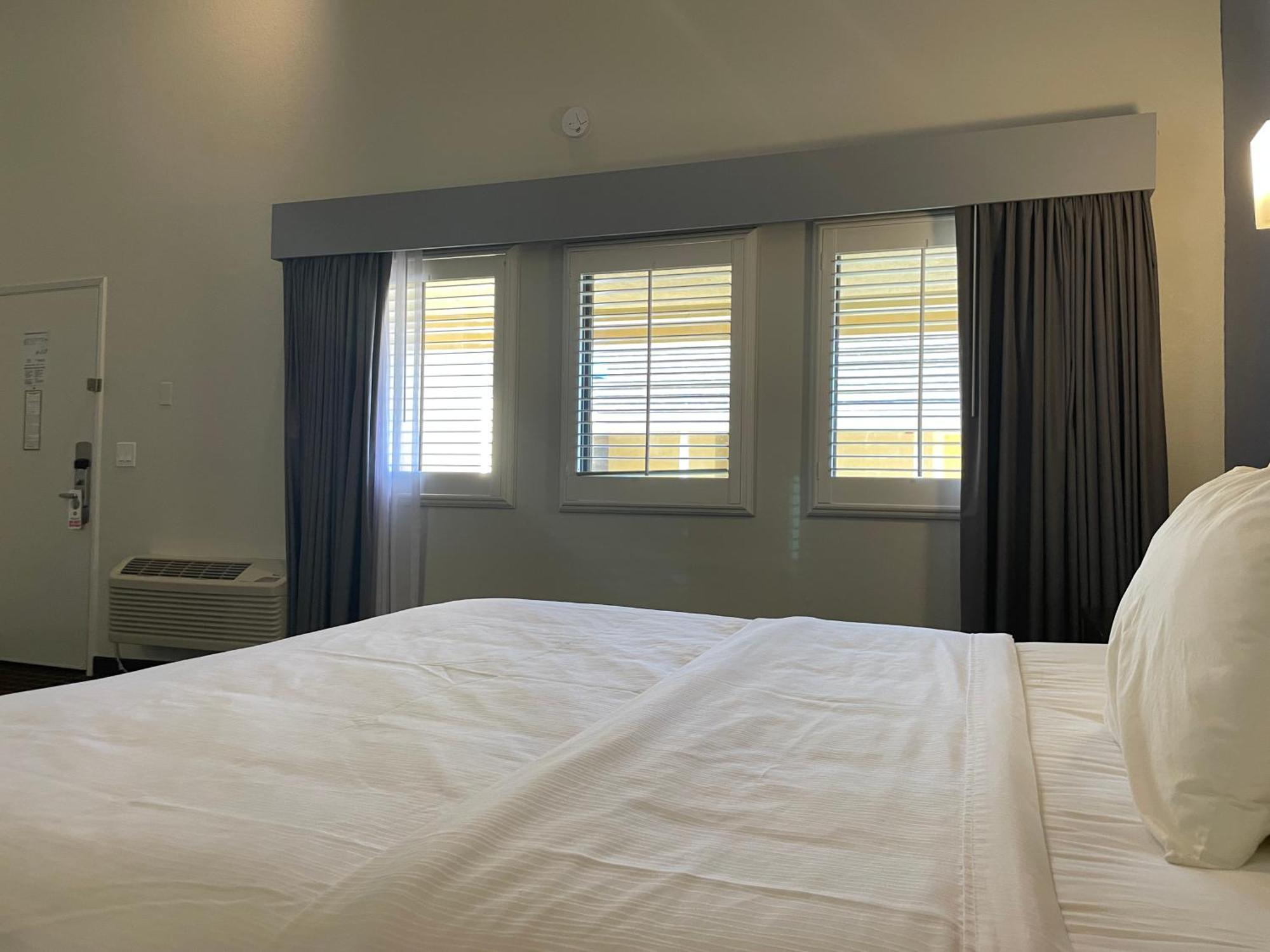 Hotel Days Inn&suites