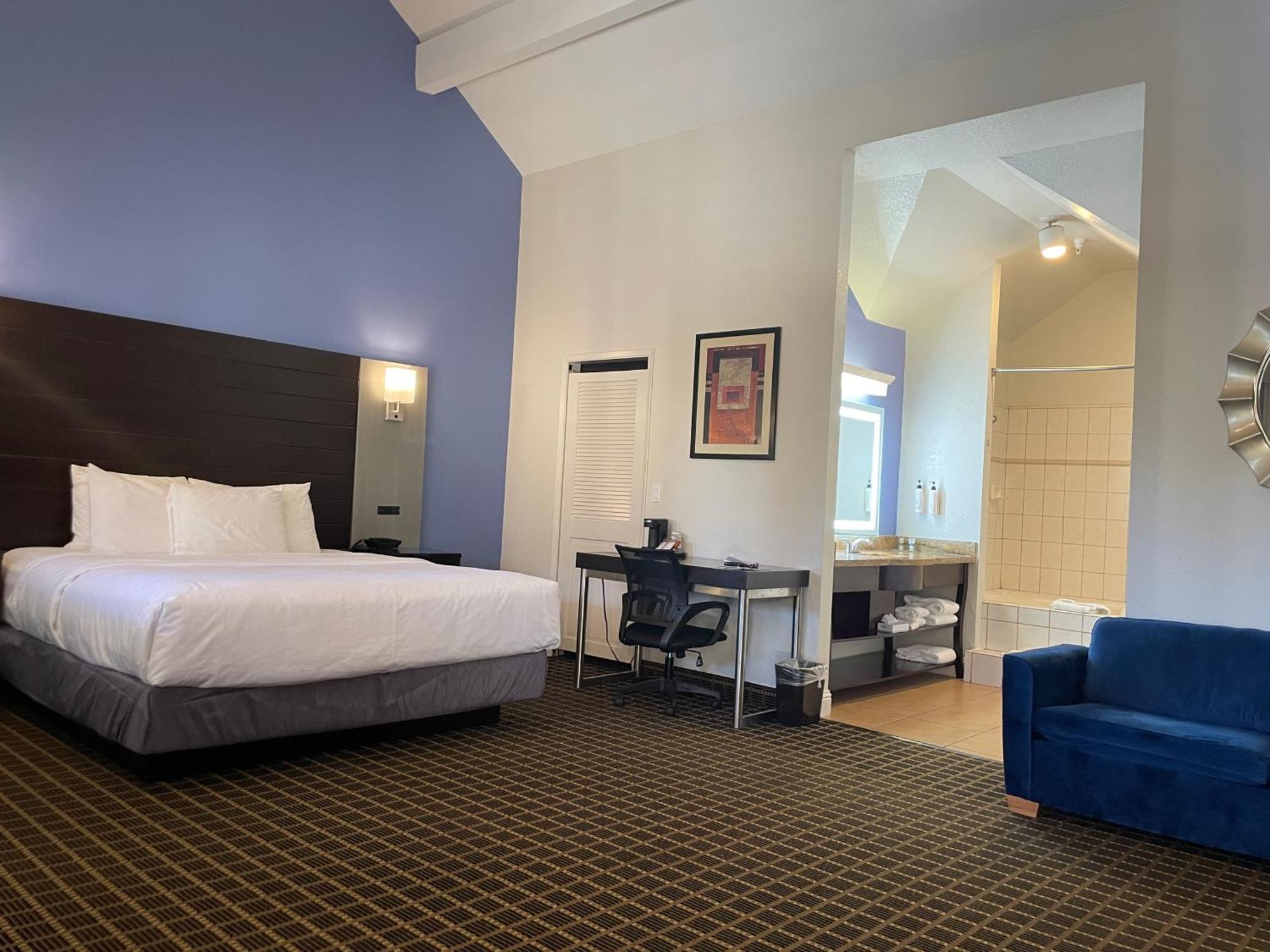 Days Inn&suites Hotel