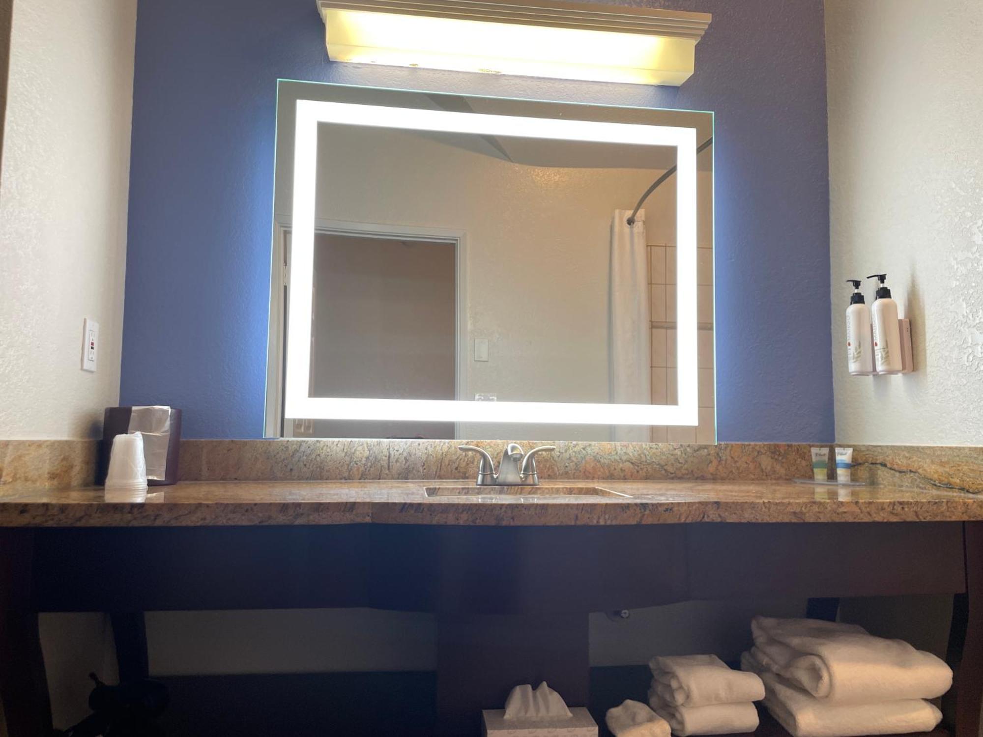 Hotel Days Inn&suites
