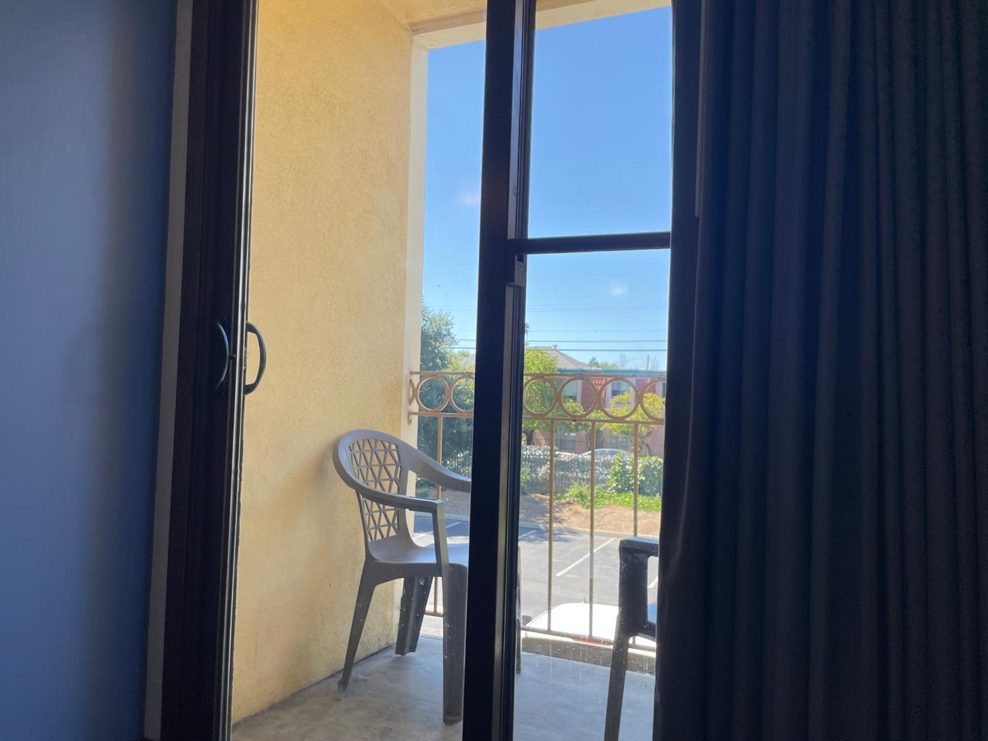 Days Inn&suites Hotel