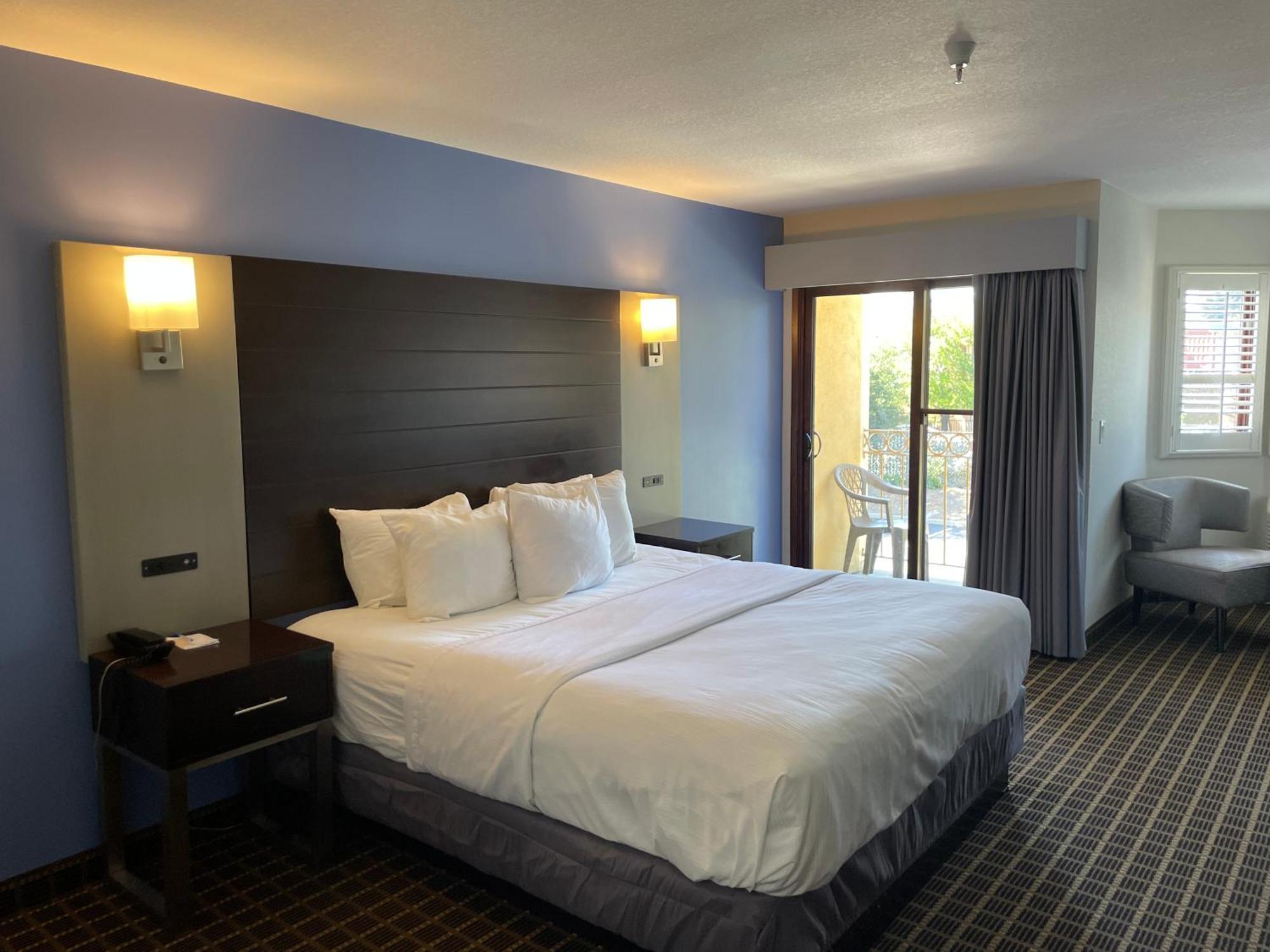 Days Inn&suites 2*