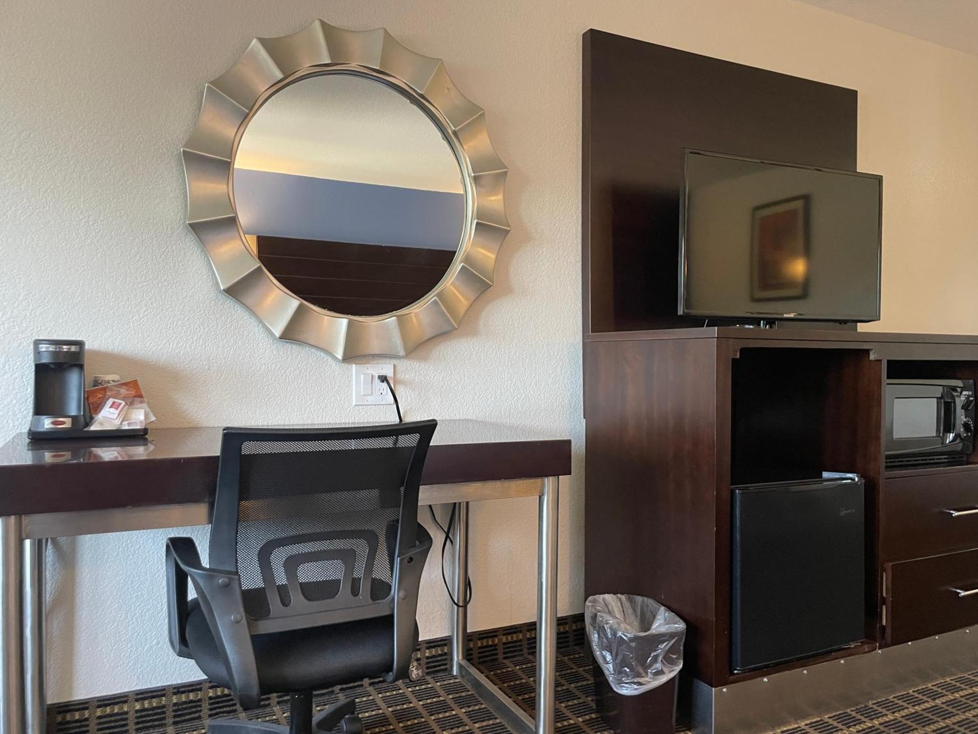 Days Inn&suites Hotel 2*