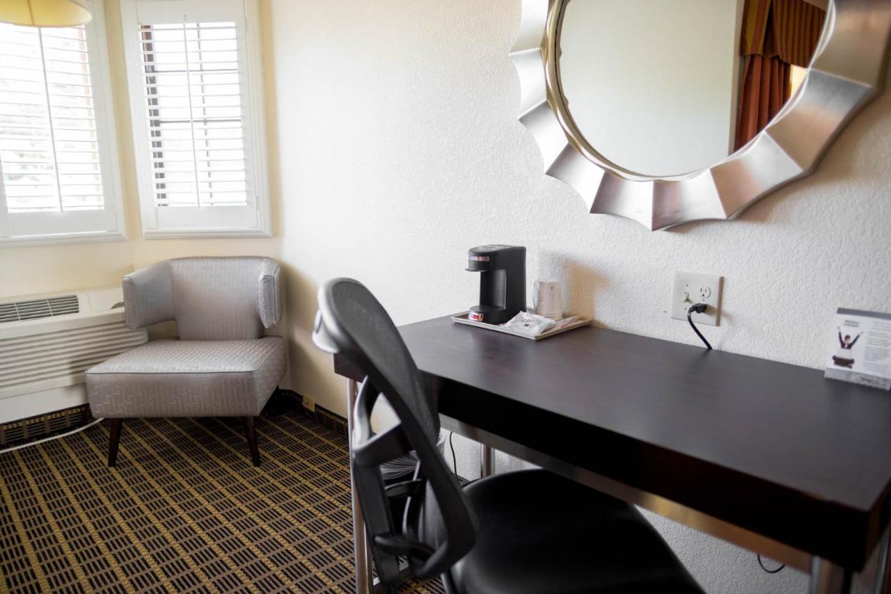 Days Inn&suites Hotel Santa Cruz
