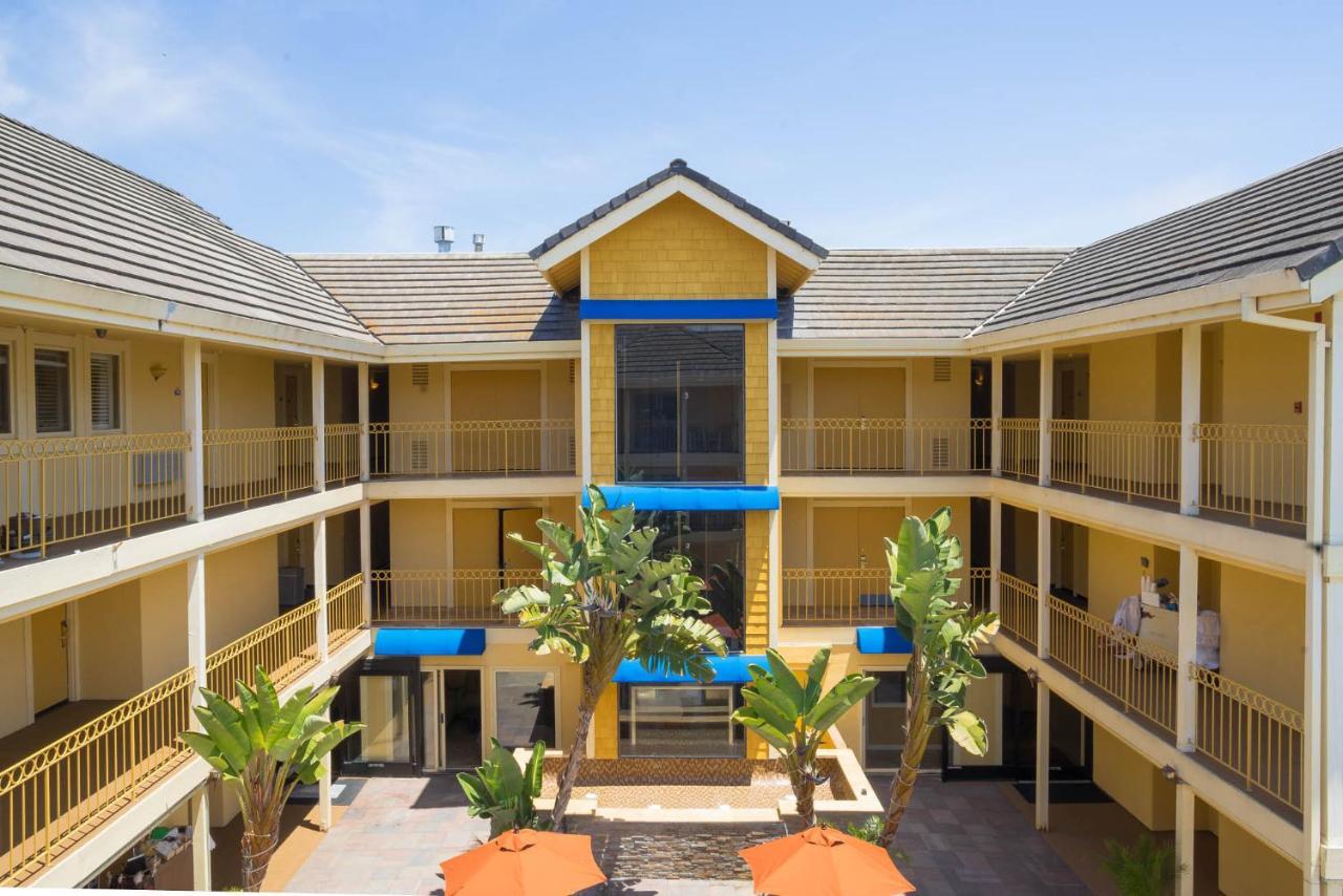 Days Inn&suites Hotel
